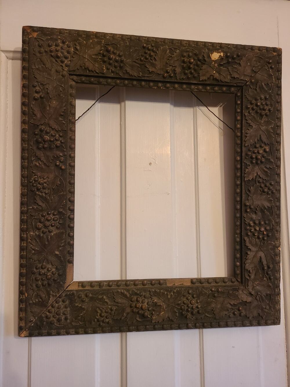 Antique Renaissance dark wooden 18x20 picture frame grapevine & beaded *no glass